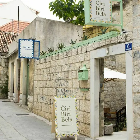 Ciri Biri Bela - Adults Only 2* Split